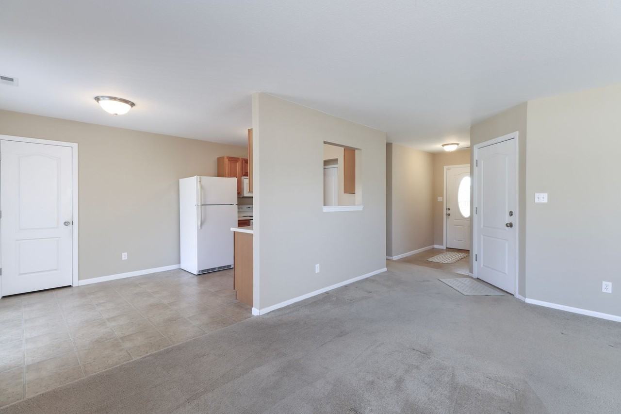 613 Bear Valley Ct - Photo 3 of 17