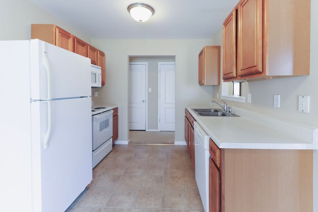 613 Bear Valley Ct - Photo 4 of 17