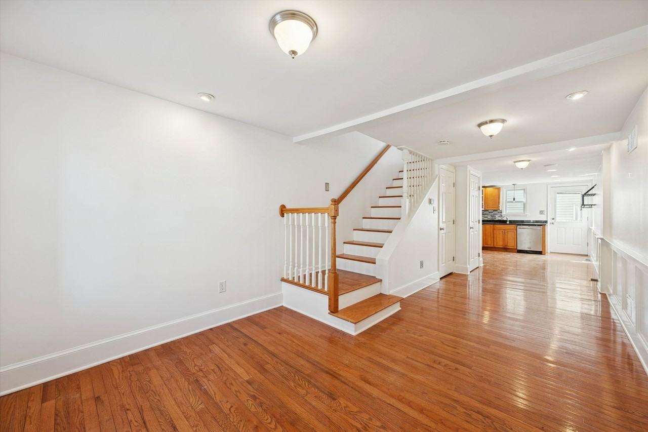 1906 Gilpin Ave - Photo 2 of 15