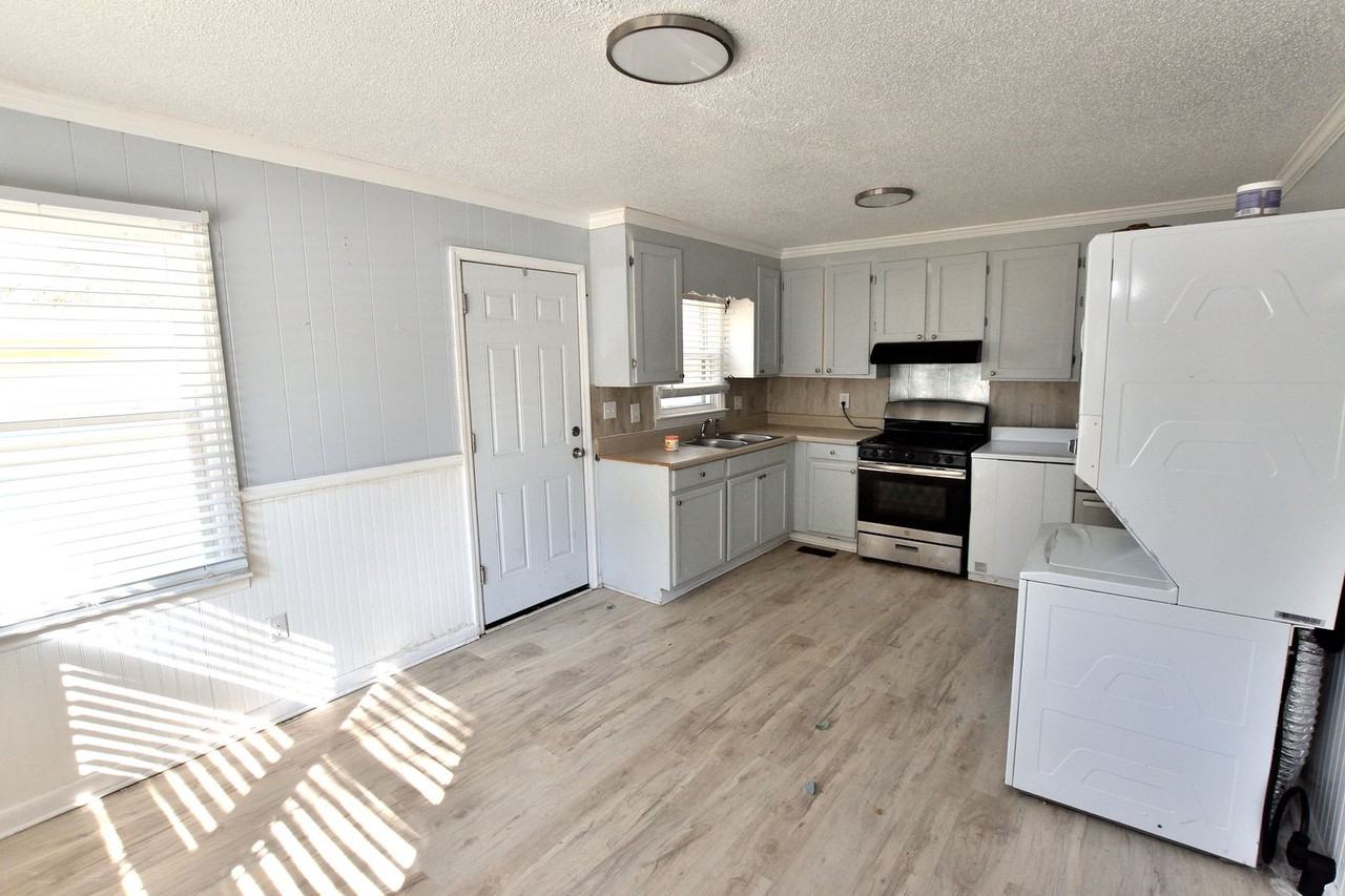 1704 Cherry St - Photo 3 of 14