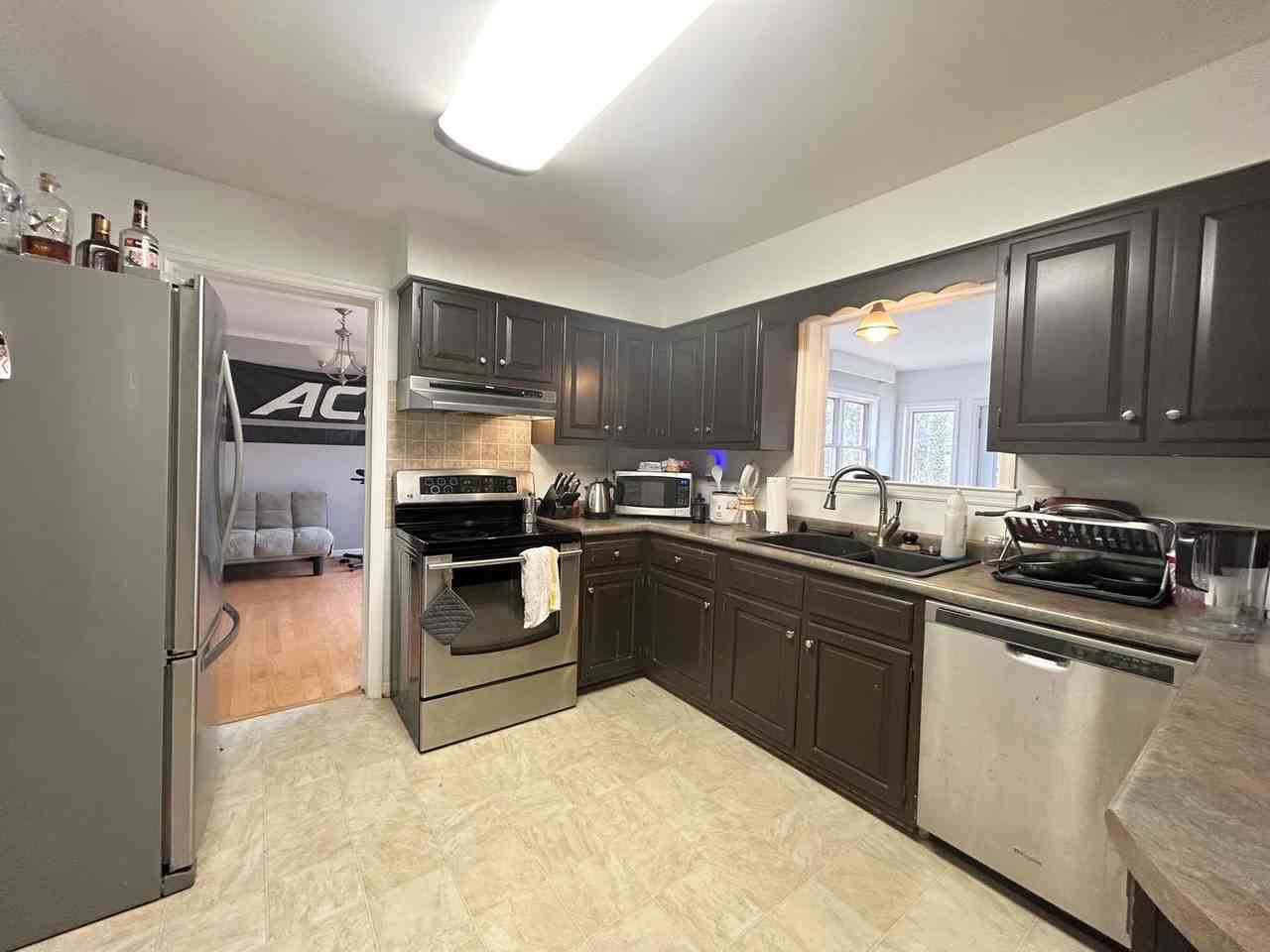 1413 Hillcrest Dr - Photo 4 of 19