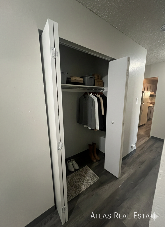 312 W Alabama Avenue - Photo 2 of 34