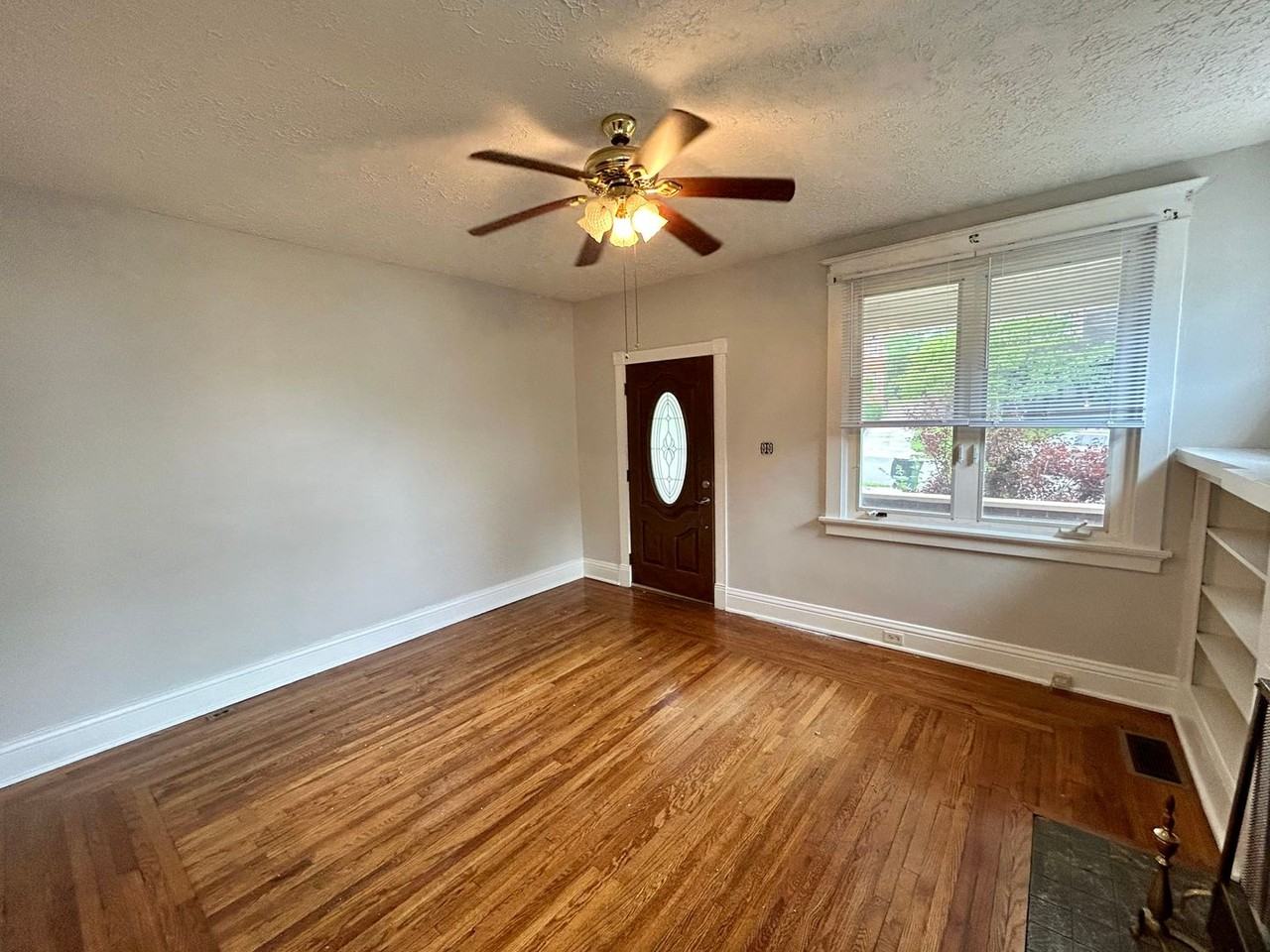 2350 Indian Mound Ave - Photo 5 of 19