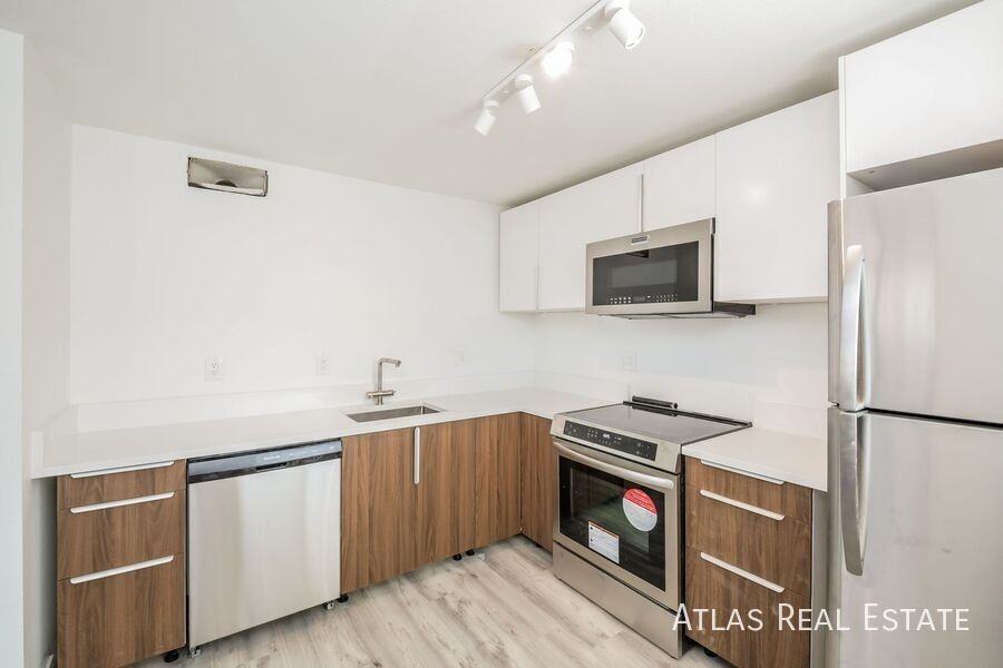 2550-2560 N Ogden Street - Photo 2 of 14