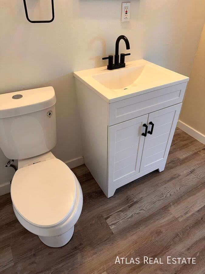 551 S Fairfax Street - Photo 5 of 28