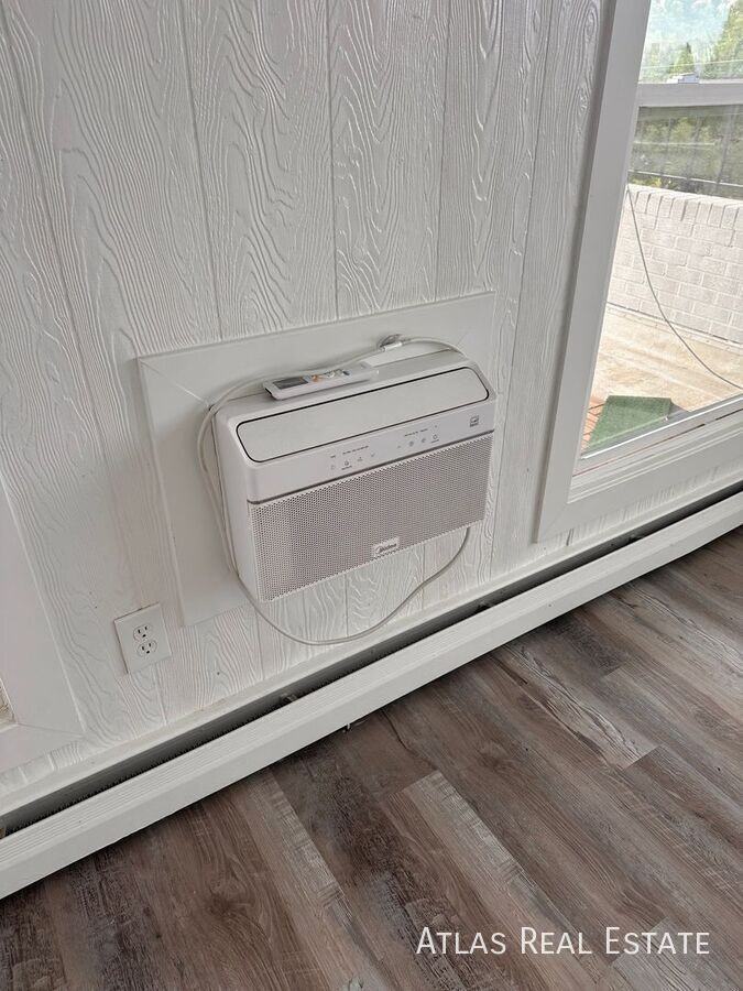 551 S Fairfax Street - Photo 7 of 28