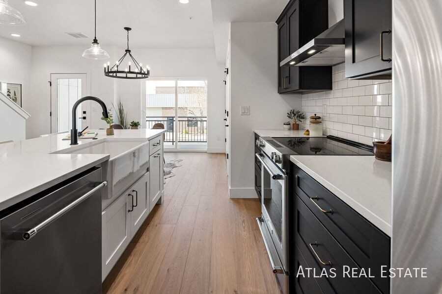 Farmhouse @ 5280 - Photo 7 of 29