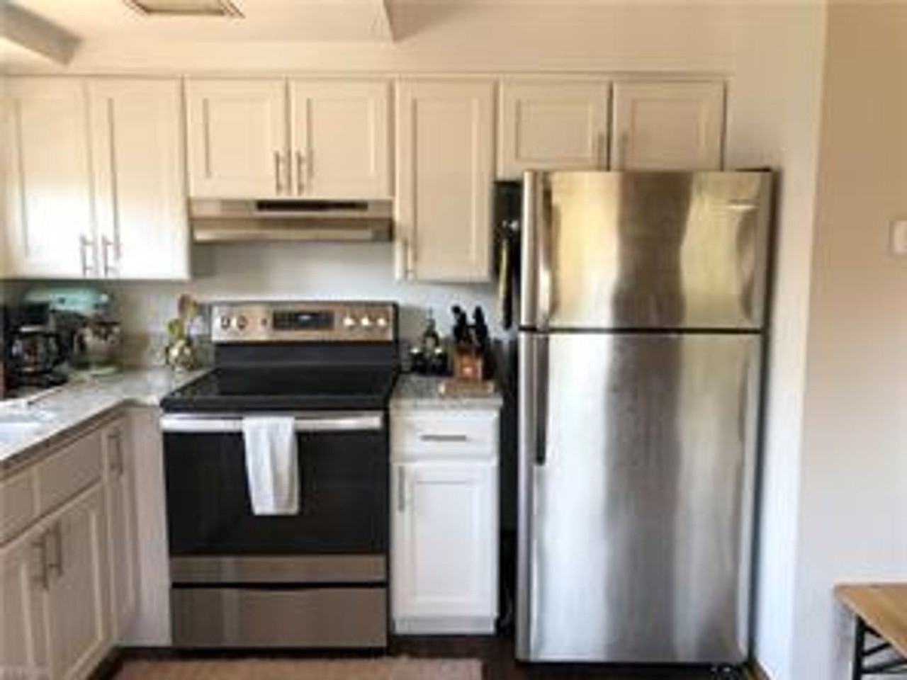 208 53rd St Apt B - Photo 2 of 16