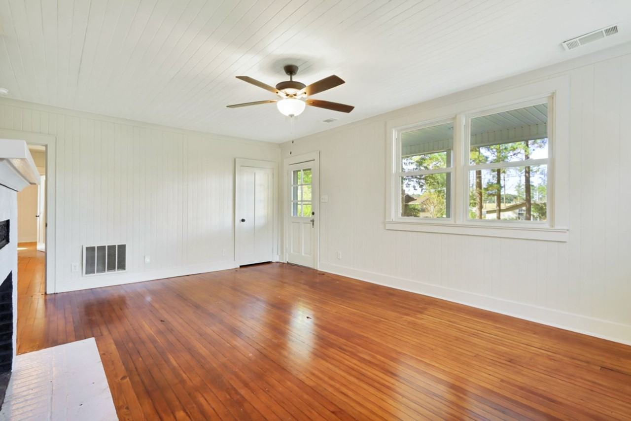 110 Laurel St - Photo 4 of 21