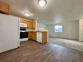 featured image of 2561 Nw Cedar Ave #3