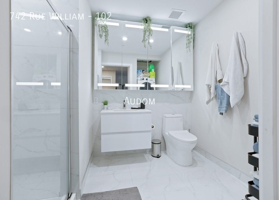 The Prince W - Photo 4 of 33