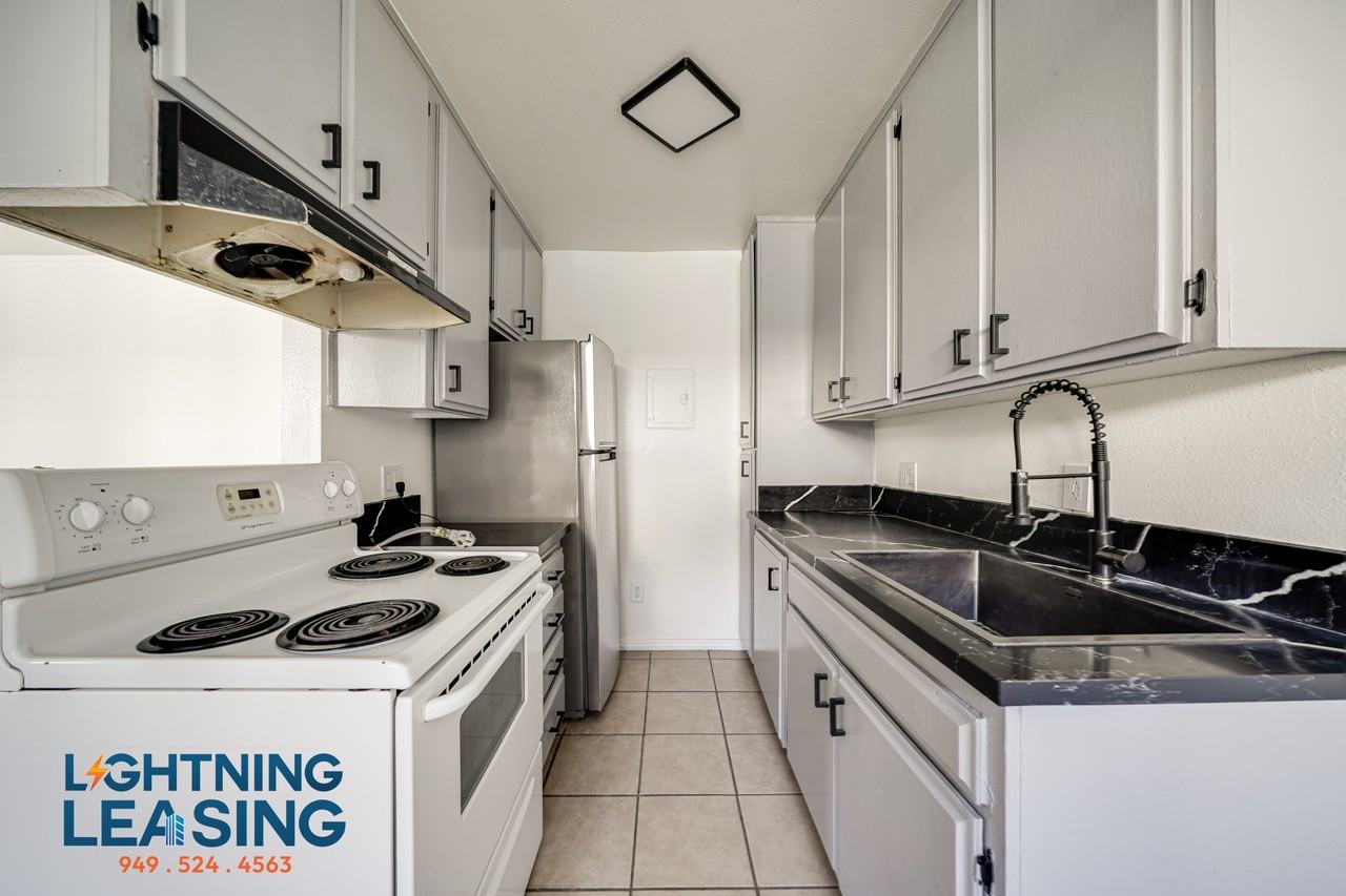 8204 Langdon Ave, Van Nuys, CA - Photo 3 of 14