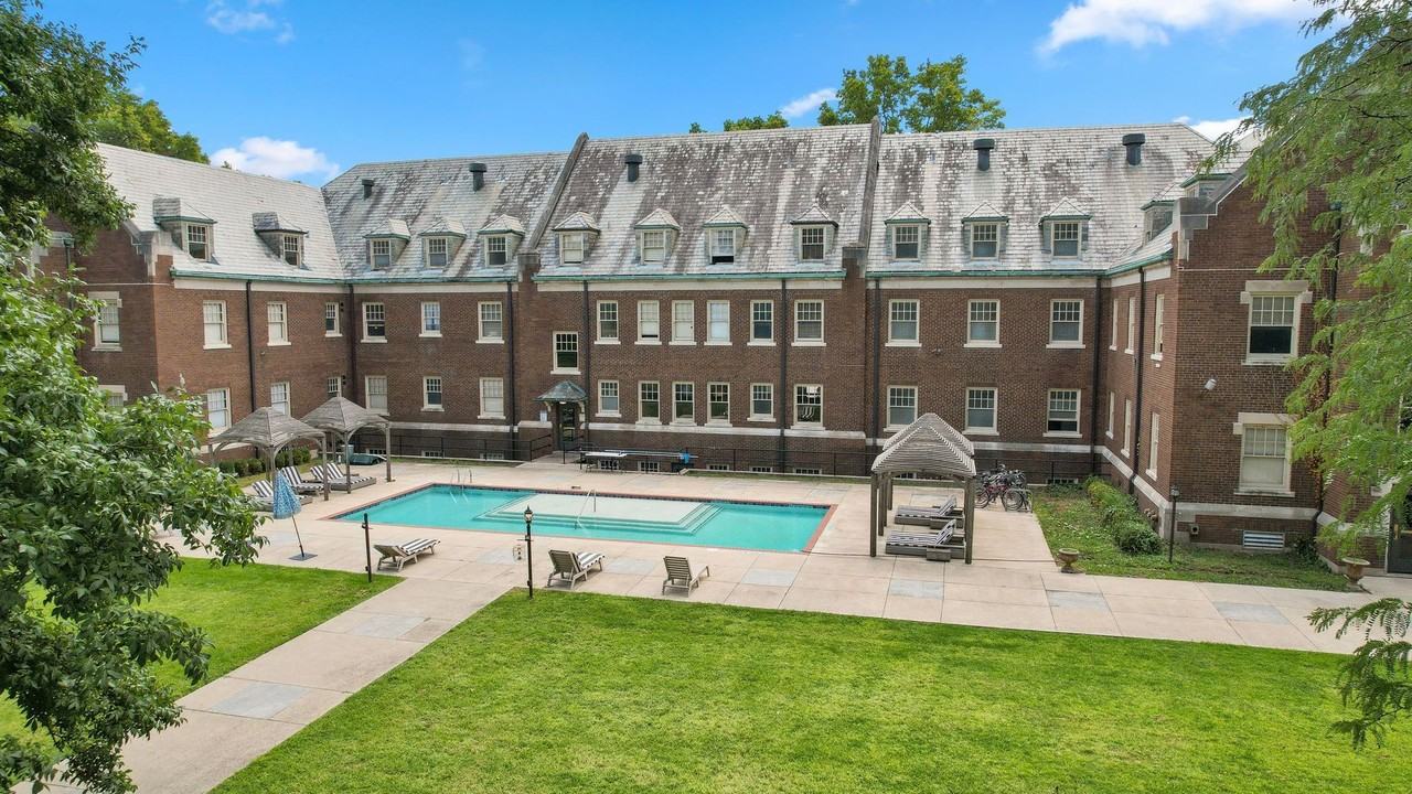 Central State Mansion - Photo 4 of 50