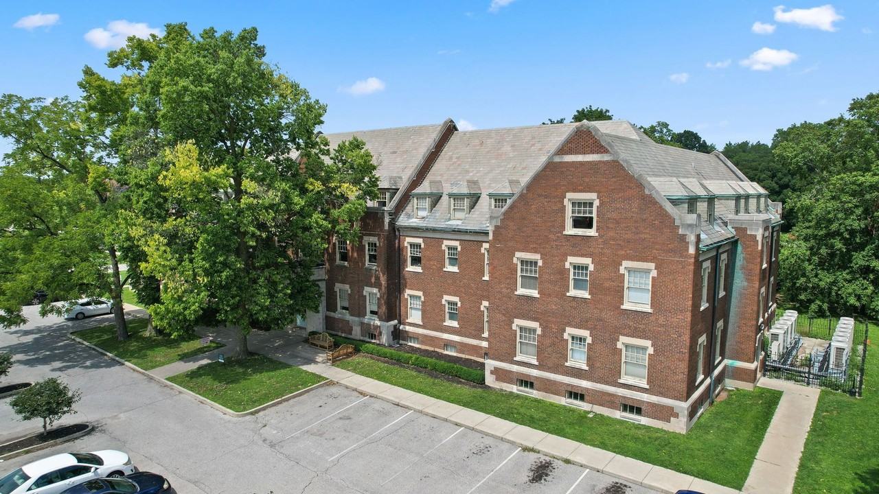 Central State Mansion - Photo 5 of 50