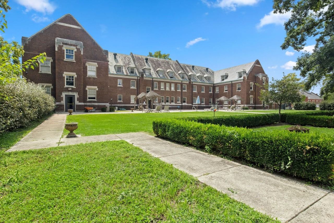 Central State Mansion - Photo 7 of 50