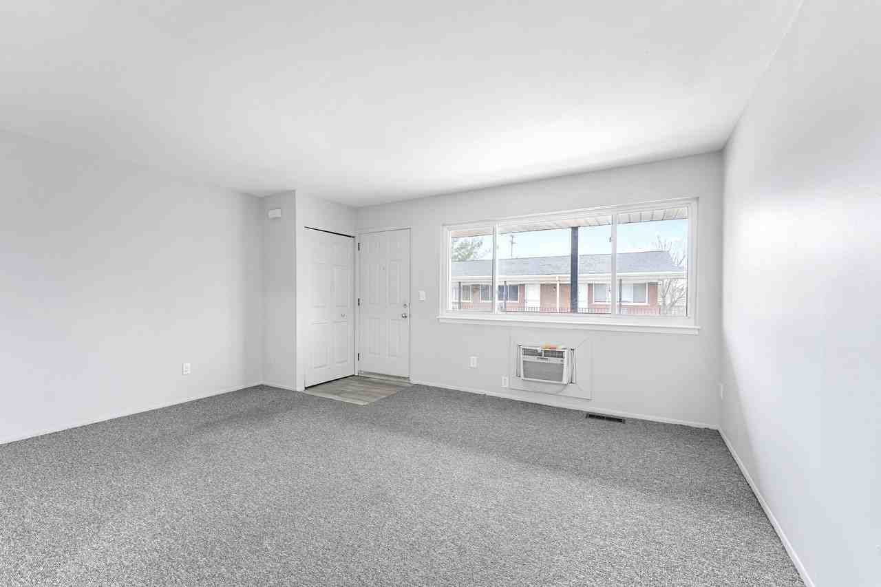 426/446 Oak St. *EPM* - Photo 2 of 11