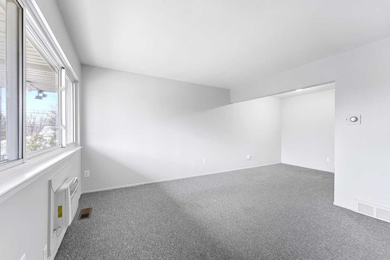 426/446 Oak St. *EPM* - Photo 3 of 11