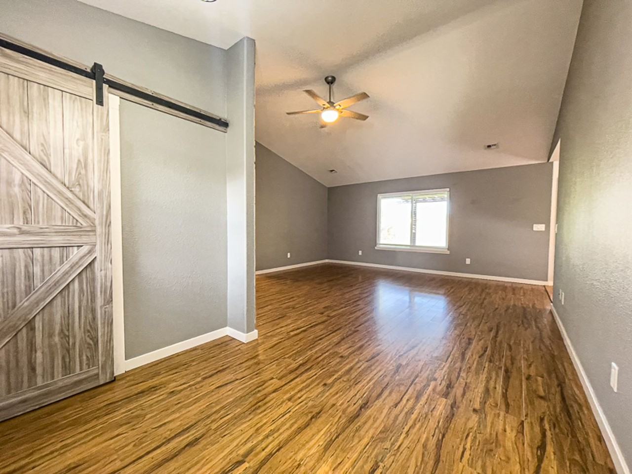 1744 Louise Ave - Photo 2 of 43