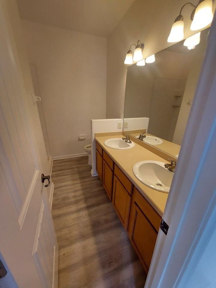 2935 Ne 7th St #105 - Photo 5 of 8