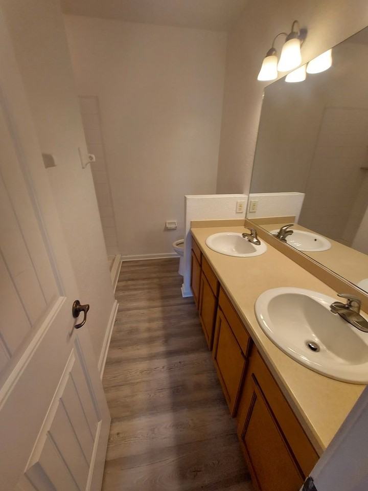 2935 Ne 7th St #105 - Photo 6 of 8