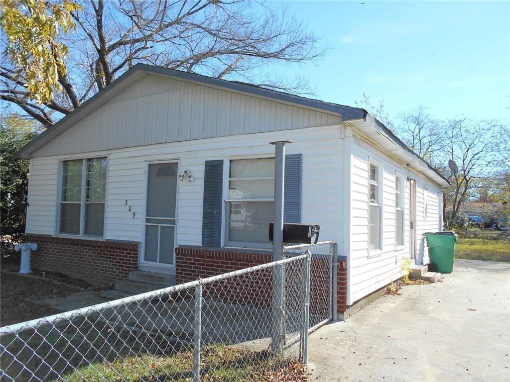 309 Wilton Dr - Photo 2 of 10