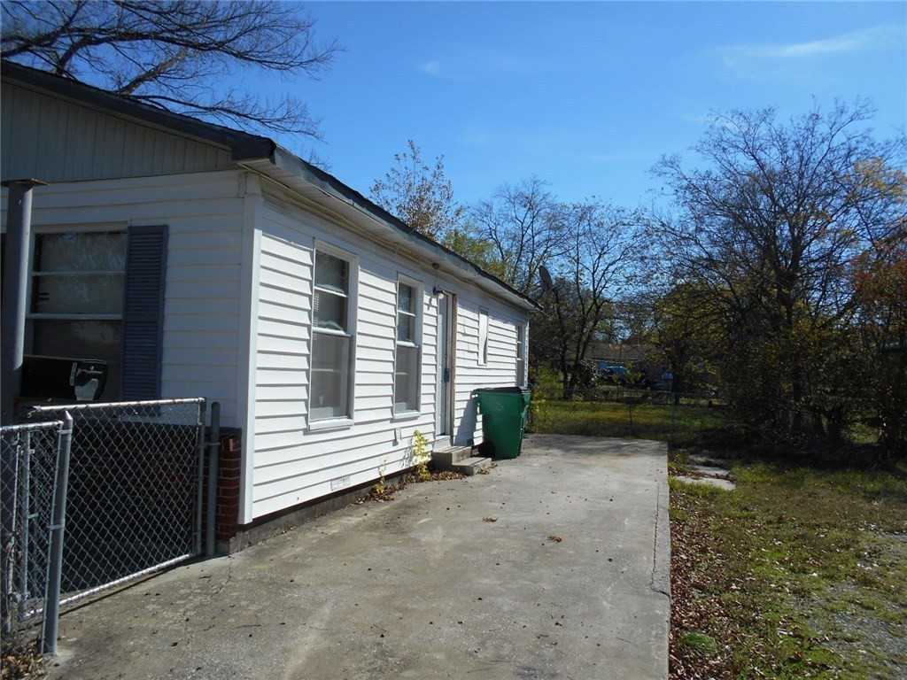 309 Wilton Dr - Photo 3 of 10