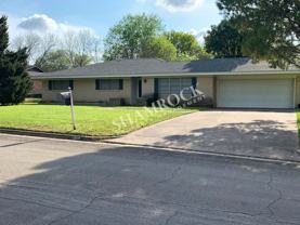 444 Topeka Dr - Photo 1 of 1