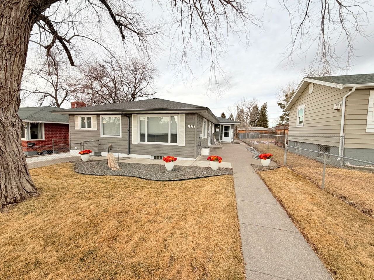 1913 9th Ave S - Photo 3 of 19