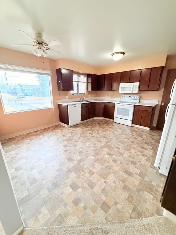 1913 9th Ave S - Photo 4 of 19