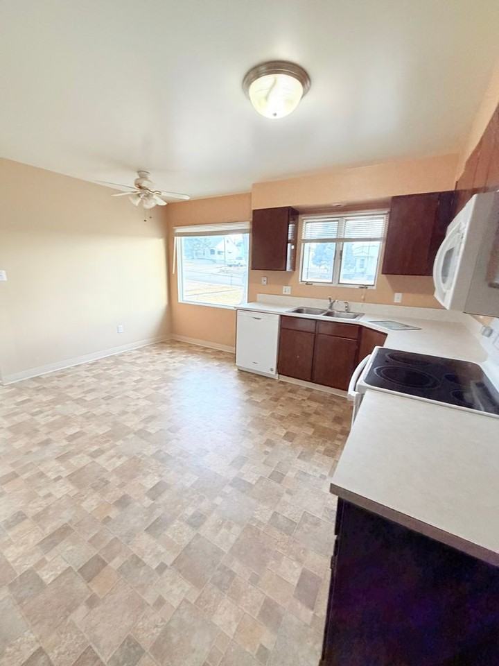 1913 9th Ave S - Photo 5 of 19