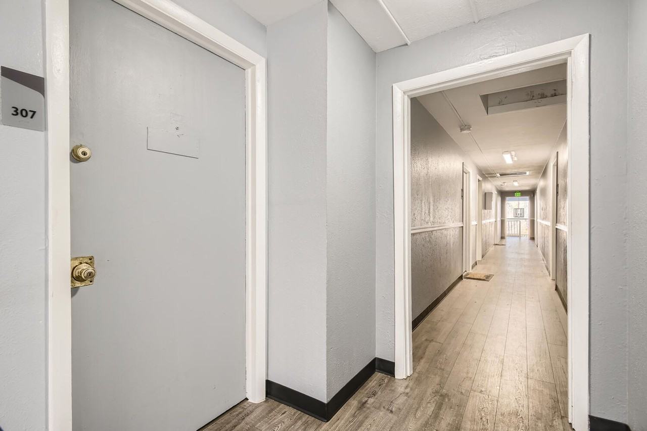 1400 W Mississippi Ave - Photo 3 of 4