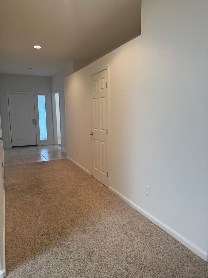 1025 Plumas Ct - Photo 3 of 19