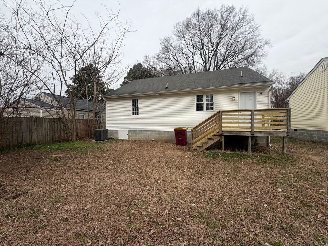 2104 Richmond Ave - Photo 2 of 18