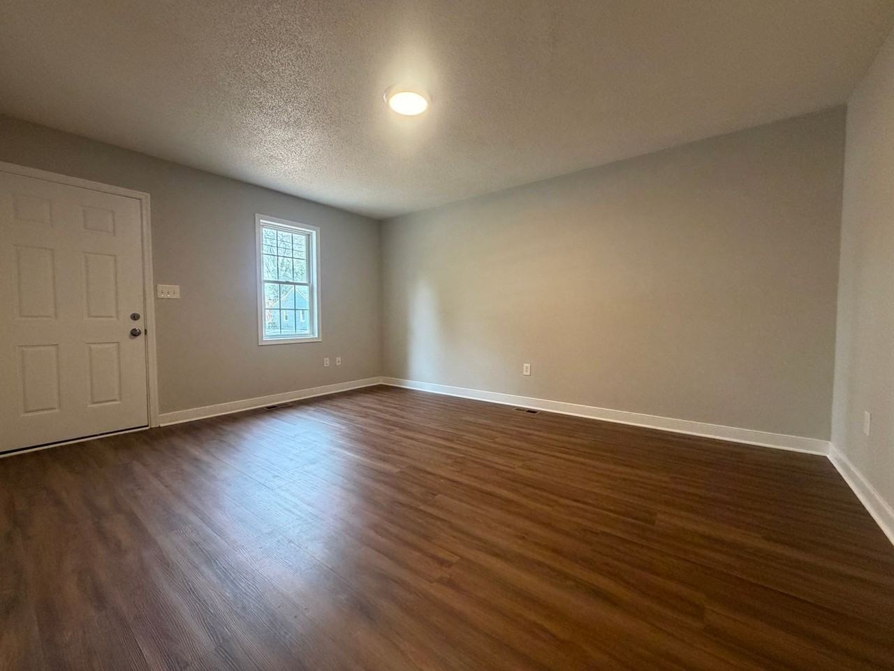 2104 Richmond Ave - Photo 3 of 18