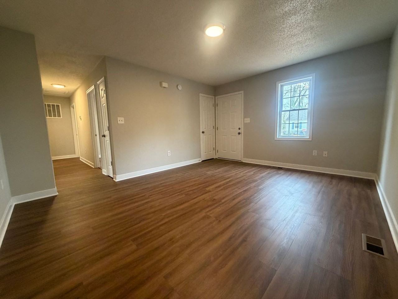 2104 Richmond Ave - Photo 4 of 18