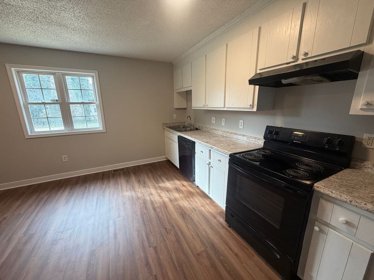 2104 Richmond Ave - Photo 6 of 18