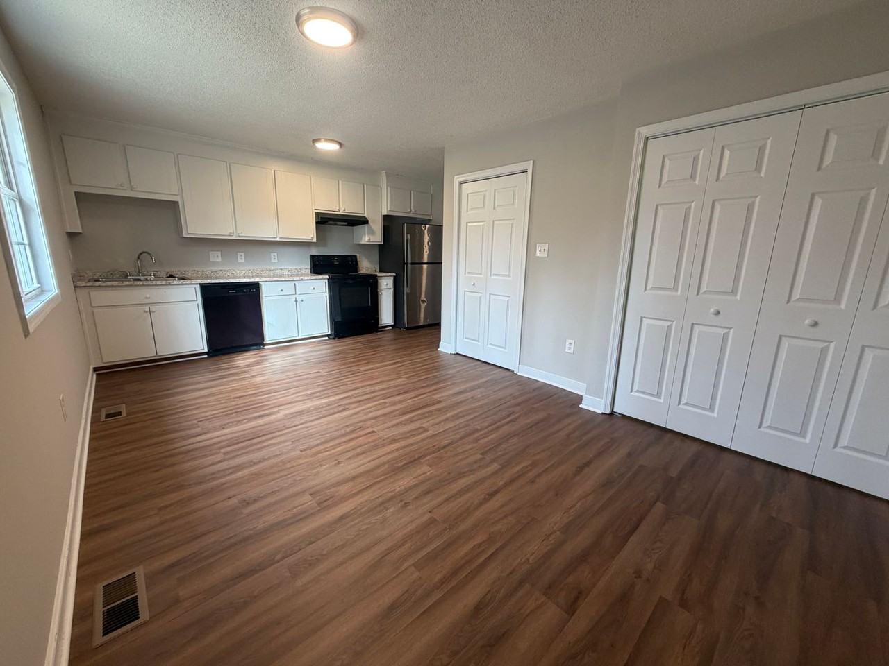 2104 Richmond Ave - Photo 7 of 18