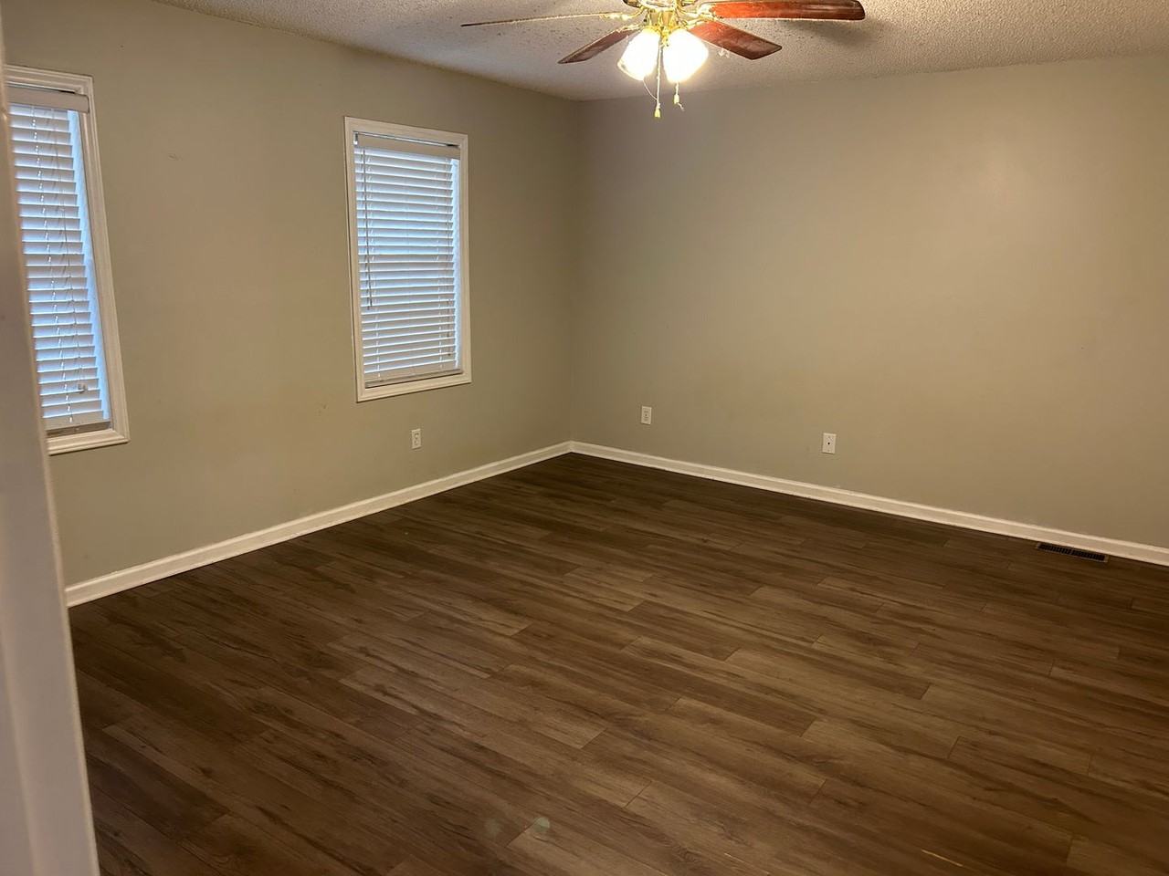 5200 Shallowford Rd - Photo 7 of 15