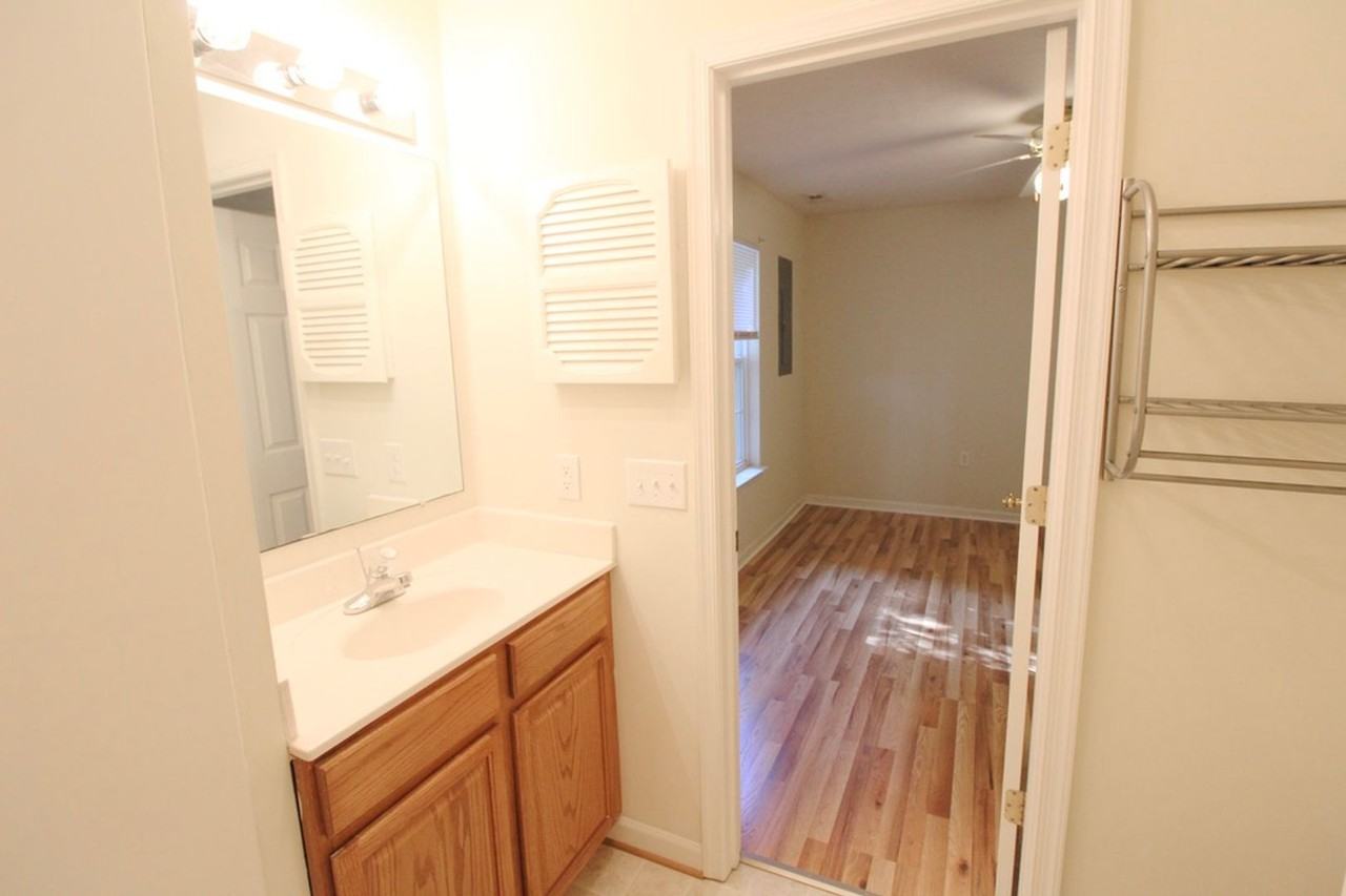 351 Emerson Ln - Photo 4 of 25