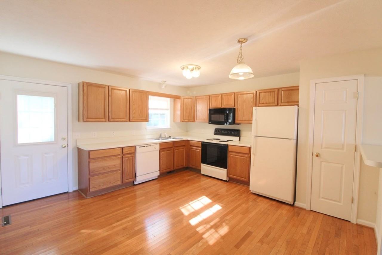 351 Emerson Ln - Photo 7 of 25