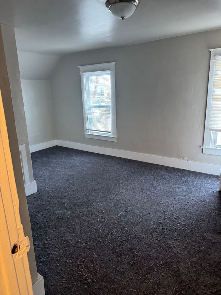 617 Going St - Photo 2 of 4