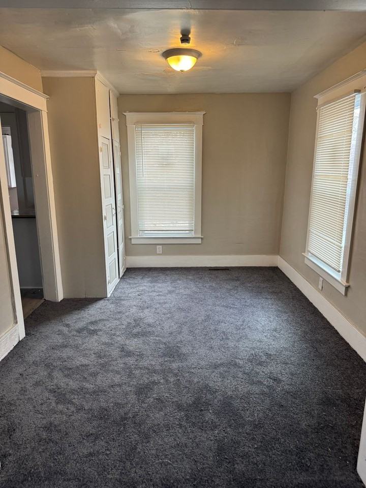 617 Going St - Photo 4 of 4