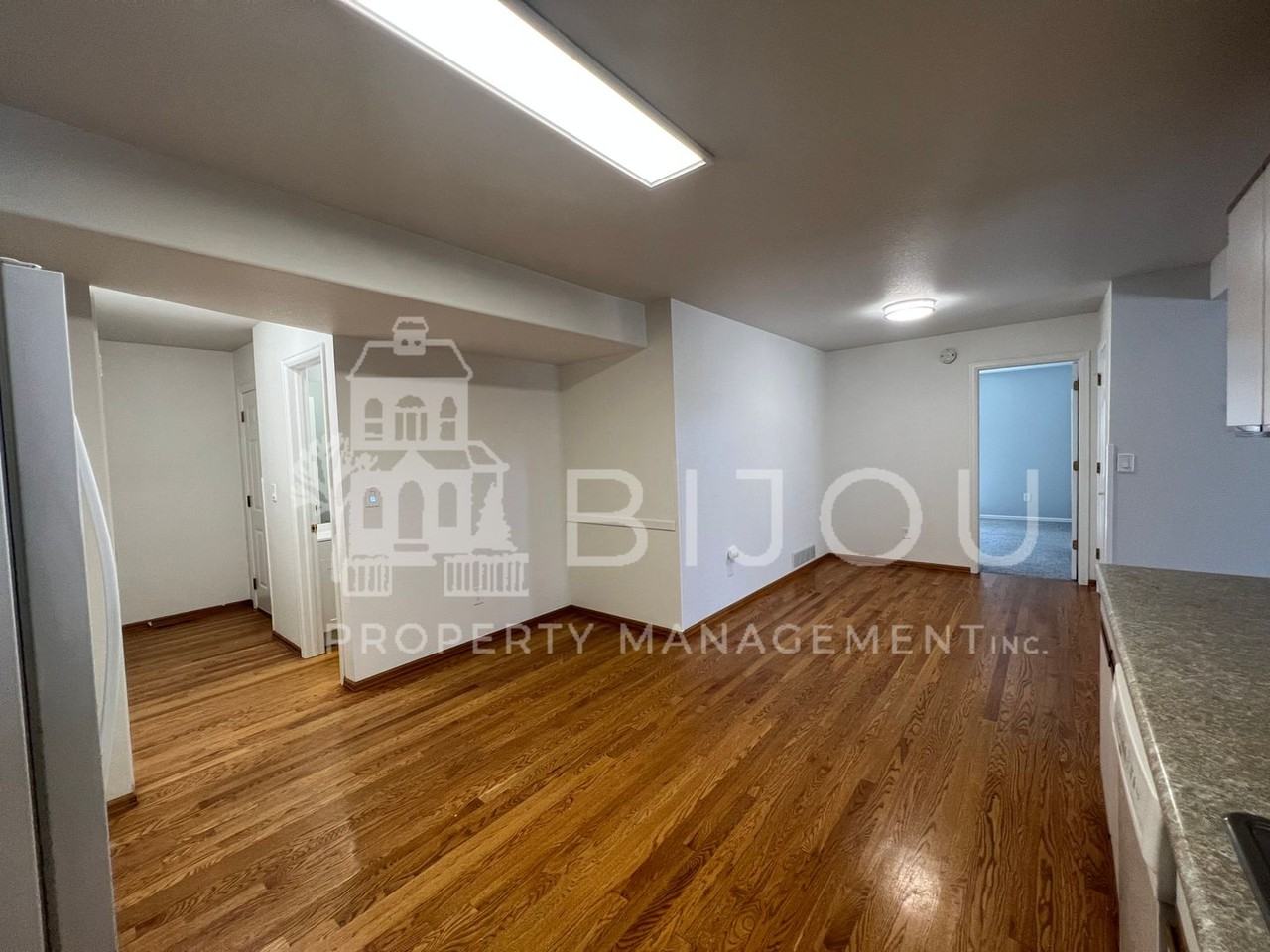 6533 Foxdale Cir - Photo 7 of 37