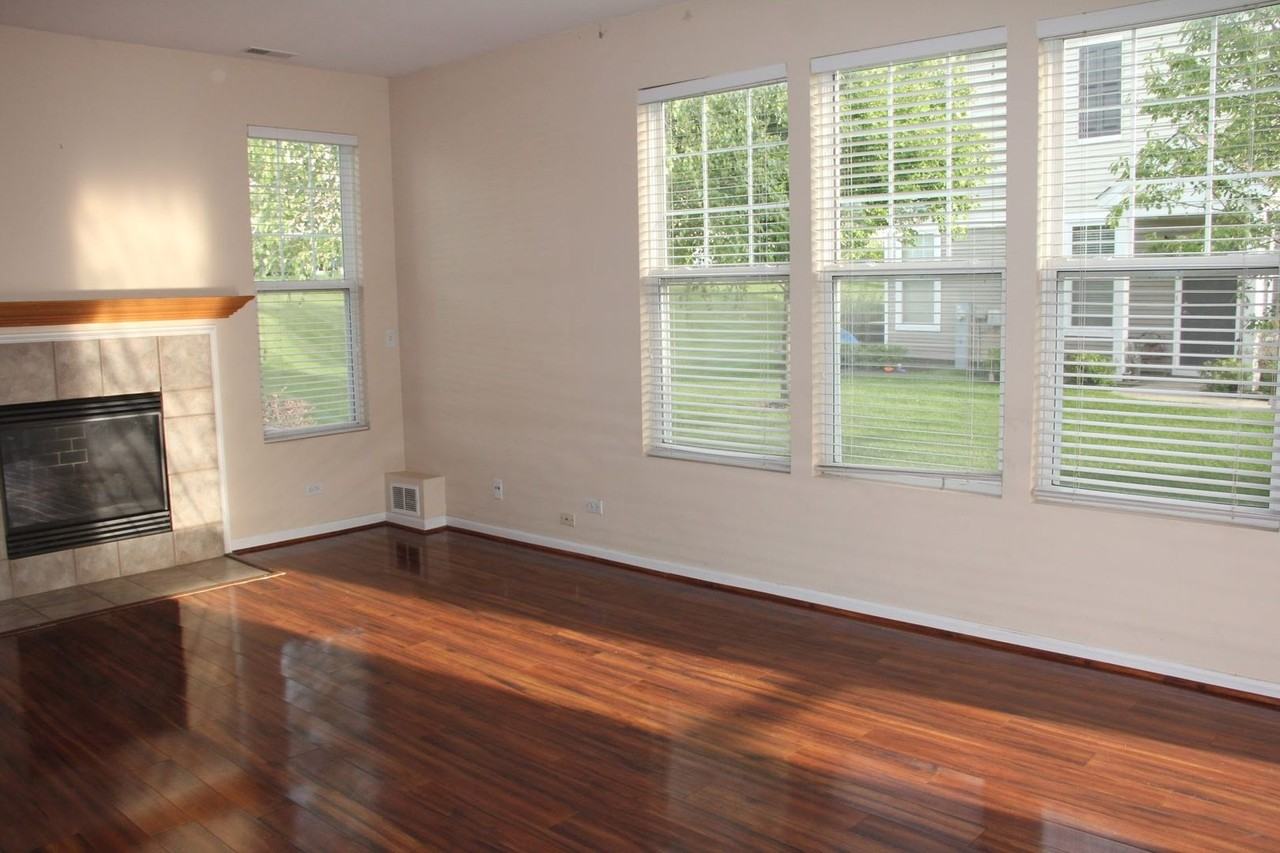 1912 Cobblestone Dr - Photo 3 of 20