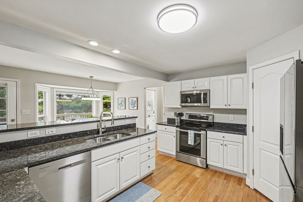 2580 Hingham Ln - Photo 4 of 40