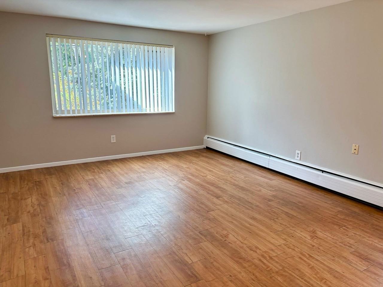 Jefferson Park Apartments - Photo 6 of 12