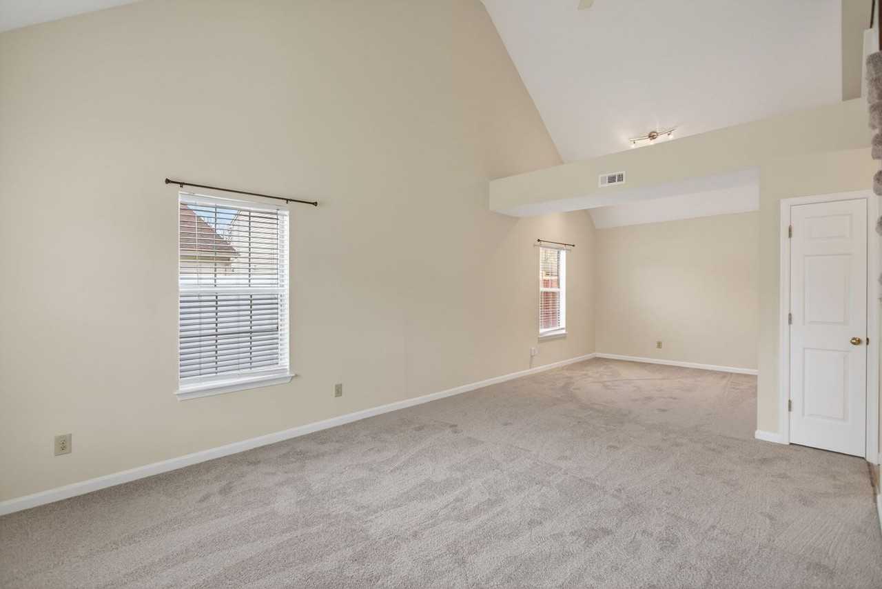 103 Kincaid Ln - Photo 3 of 17