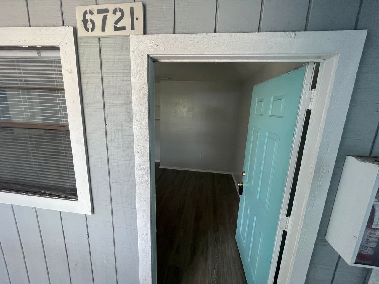 6721 Congress St - Photo 3 of 22