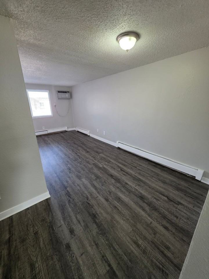 Sunstone Apartments - Photo 5 of 41