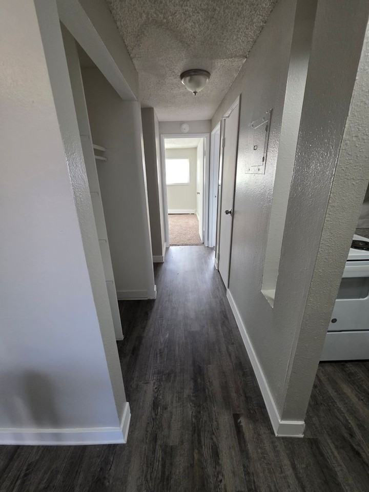 Sunstone Apartments - Photo 6 of 41